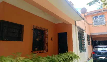 Casa com potencial para clínica , prédio comercial 445 m2 terreno - Passos MG