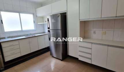 Apartamento de 155m² ua uma quadra da praia no canal 4  Santos