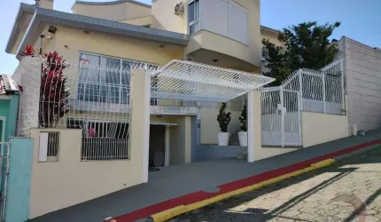Casa para Venda em Florianópolis, Capoeiras, 3 dormitórios, 3 suítes, 5 banheiros, 4 vagas
