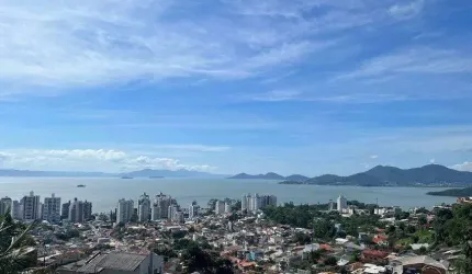 Casa para Venda em Florianópolis, Centro, 4 dormitórios, 3 suítes, 5 banheiros, 1 vaga