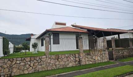 Casa para Venda em Florianópolis, Córrego Grande, 4 dormitórios, 2 suítes, 4 banheiros, 2 vagas