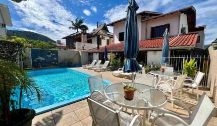 Casa para Venda em Florianópolis, Itacorubi, 4 dormitórios, 1 suíte, 4 banheiros, 2 vagas