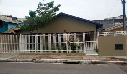 Casa para Venda em Florianópolis, Canasvieiras, 4 dormitórios, 2 suítes, 2 banheiros, 3 vagas