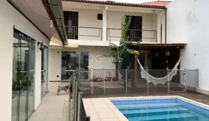 Casa para Venda em Florianópolis, Canto, 4 dormitórios, 1 suíte, 4 banheiros, 4 vagas