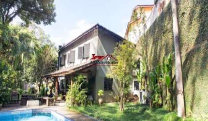 Excelente casa à venda no Parque dos Príncipes, em uma rua super arborizada que proporciona um ambiente de bem-estar único!