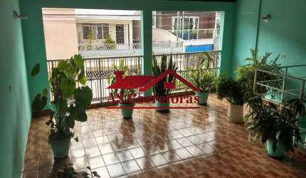 Sobrado arejado, com 3 andares, no Bela Vista Osasco.