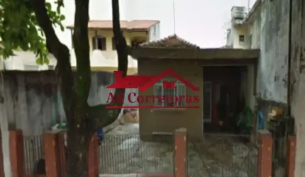 Terreno ou casa antiga que precisa de reforma para investidor.