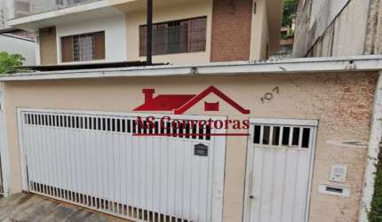 SOBRADO EM ÓTIMA LOCALIZAÇÃO, FICA 20 MINUTOS DE CAMINHADA DO PARQUE VILLA LOBOS.