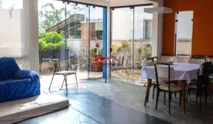 Imóvel de luxo com 2 suítes e 4 vagas de garagem no Parque dos Príncipes, São Paulo-SP: Confira já!