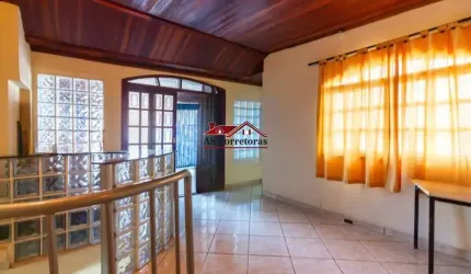 Casa à venda em Osasco-SP, Jardim das Flores: 3 quartos, 1 suíte, 1 sala, 3 banheiros, 2 vagas, 290m². Confira!
