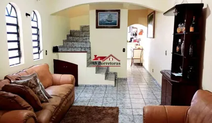 Sobrado à venda em Osasco-SP, Jaguaribe: 3 quartos, 1 suíte, 1 sala, 3 banheiros, 2 vagas de garagem, 211m² de área. Confira já!