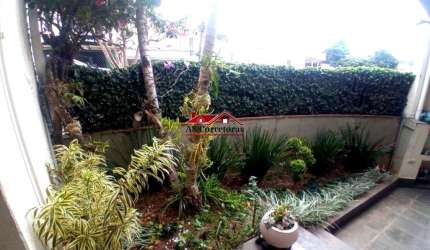Casa na Vila Yara, Osasco-SP: 3 quartos, 1 suíte, 2 salas, 4 banheiros, 2 vagas.
