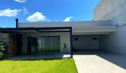 Casa semi-mobiliada em Balneário Camboriú com 03 dormitórios