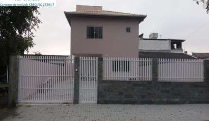 Linda Casa em Camboriú no bairro São Francisco de Assis com 03 dormitórios