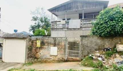 Casa em Camboriú no bairro Tabuleiro com 02 dormitórios