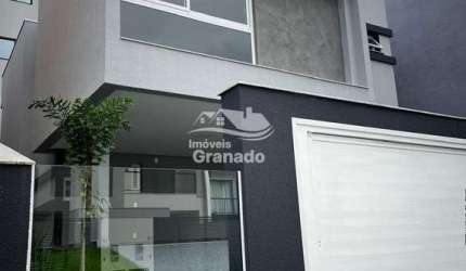 Sobrado à venda, Bairro São Francisco, CAMBORIU - SC com 03 Suítes