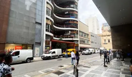 Ponto comercial para alugar na Rua Vinte e Quatro de Maio, 77, República, São Paulo por R$ 3.000