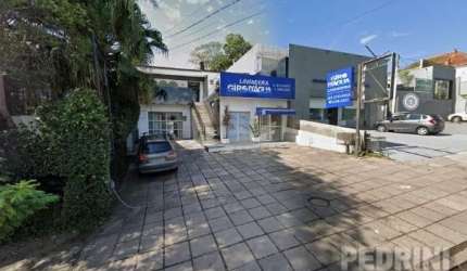 Casa comercial com 3 salas para alugar na Tristeza, Porto Alegre  por R$ 5.800