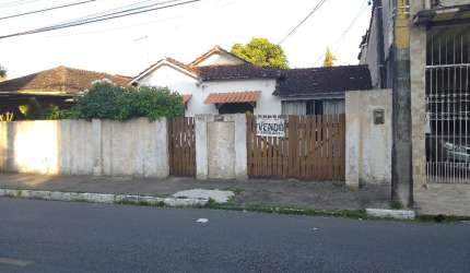 Casa com terreno bem generoso 12x43 na iputinga