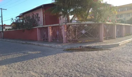 Casa mobiliada no centro de Itamaracá