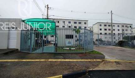 2/4, reformado,  com estrutura de lazer e segurança.