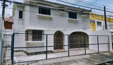 Mansão para venda na Boa Vista, Recife. Perfeita localização e casa ampla