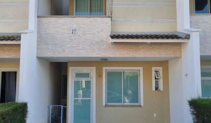 Casa duplex em condomínio na Lagoa Redonda