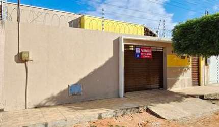 Casa À Venda Com 3 Quartos - Bairro  São José - Juazeiro do Norte/CE