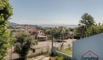 Casa com 3 quartos à venda na Avenida Leonardo Carlucci, 140, Espírito Santo, Porto Alegre por R$ 550.000