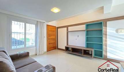 Casa com 2 quartos à venda na Rua Irmão Jaime Biazus, 231, Guarujá, Porto Alegre por R$ 350.000