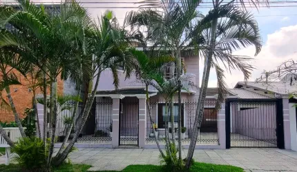 Casa sobrado 3 dormitórios, suíte, piscina, 2 vagas garagem, bairro São José
