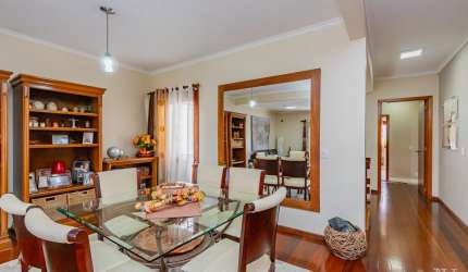 Casa ALTO PADRÃO semimobiliada, 4 dormitórios, piscina, no Centro de Canoas