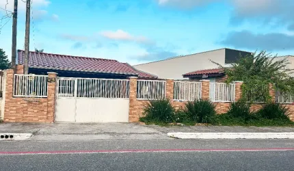 Casa com Piscina, 3 dorm