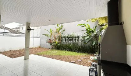 Casa 320m² em condomínio com 4 quartos para alugar - Bairro Urbanova