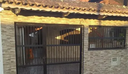 Casa lado praia com excelente localização