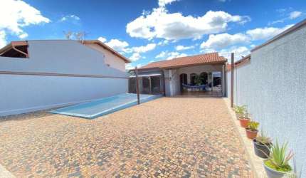 Casa para Venda em Valinhos, Jardim das Vitórias Régias, 2 dormitórios, 2 banheiros, 6 vagas