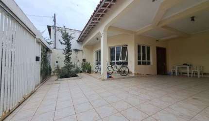 Casa térrea de 3 dormitórios (1 suíte), 214m2 em ótima localização à venda por R$799.000 na Vila Areal em Indaiatuba SP