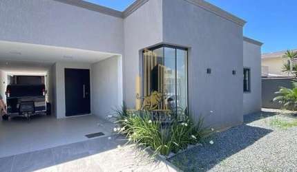 Casa com piscina em Itapema