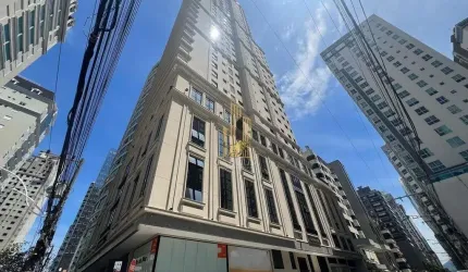Apto 4 suítes Frente Av. Nereu Ramos na Meia Praia