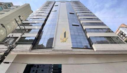 Apartamento 4 Suítes com Área de Lazer Meia Praia