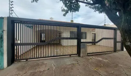 Casa com 3 quartos à venda na Vila Xavier (Vila Xavier), Araraquara , 274 m2 por R$ 420.000