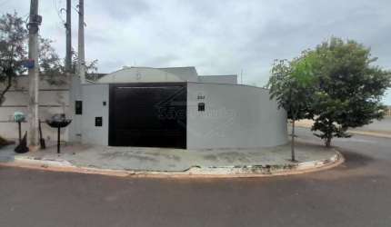 Casa com 3 quartos para alugar no Jardim Residencial Lupo II, Araraquara , 139 m2 por R$ 2.000