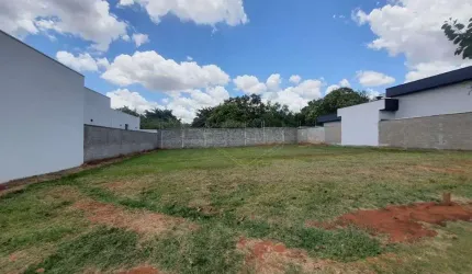 Terreno em condomínio fechado à venda no Jardim Botânico, Araraquara  por R$ 230.000