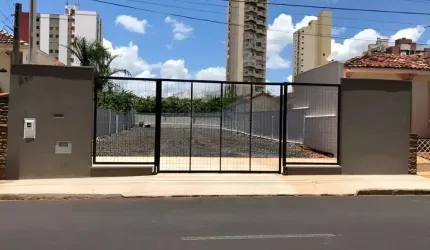 Terreno comercial à venda no Centro, Araraquara  por R$ 450.000