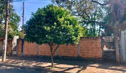 Terreno comercial à venda no Jardim América (Vila Xavier), Araraquara  por R$ 125.000
