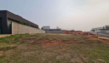 Terreno à venda na Quinta Das Laranjeiras, Araraquara  por R$ 460.000