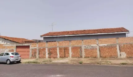 Casa com 2 quartos à venda no Jardim das Estações (Vila Xavier), Araraquara , 138 m2 por R$ 220.000