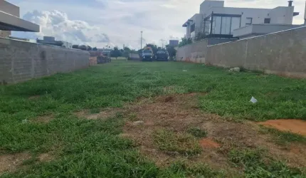 Terreno em condomínio fechado à venda na Quinta Das Laranjeiras, Araraquara  por R$ 490.000