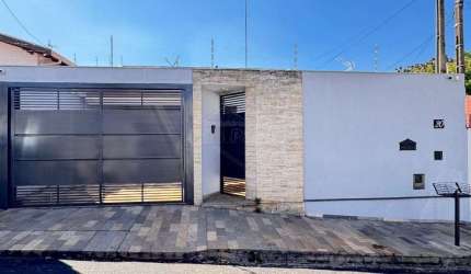 Casa com 3 quartos para alugar no Jardim Santa Júlia (Vila Xavier), Araraquara , 216 m2 por R$ 2.700