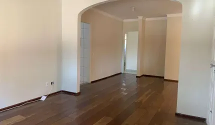 CASA TERRÉA EM ÓTIMA LOCALIZAÇÃO NO JARDIM DAS INDÚSTRIAS